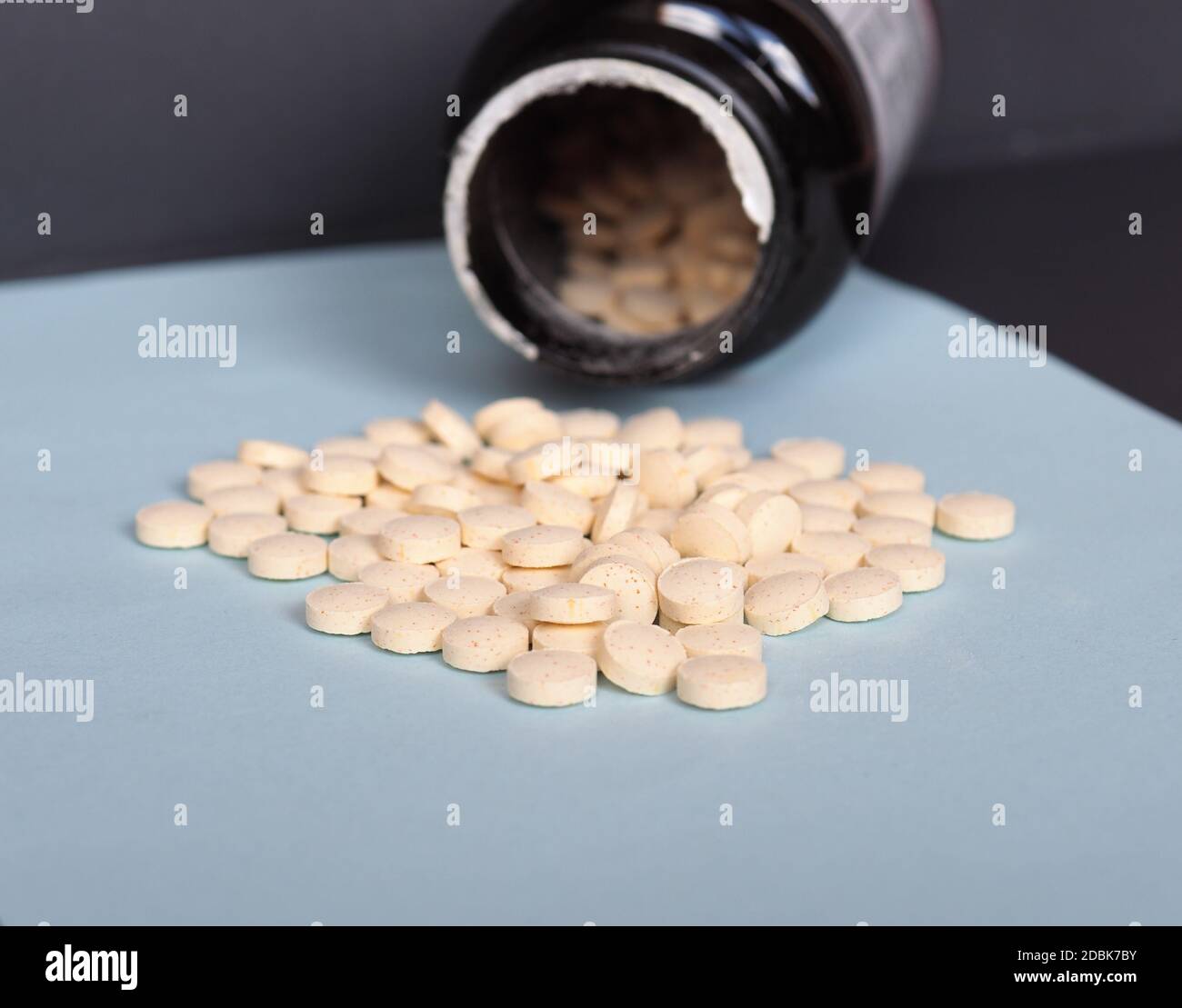 Vegetarian tables of vitamin B Complex with Vitamin D and Biotin