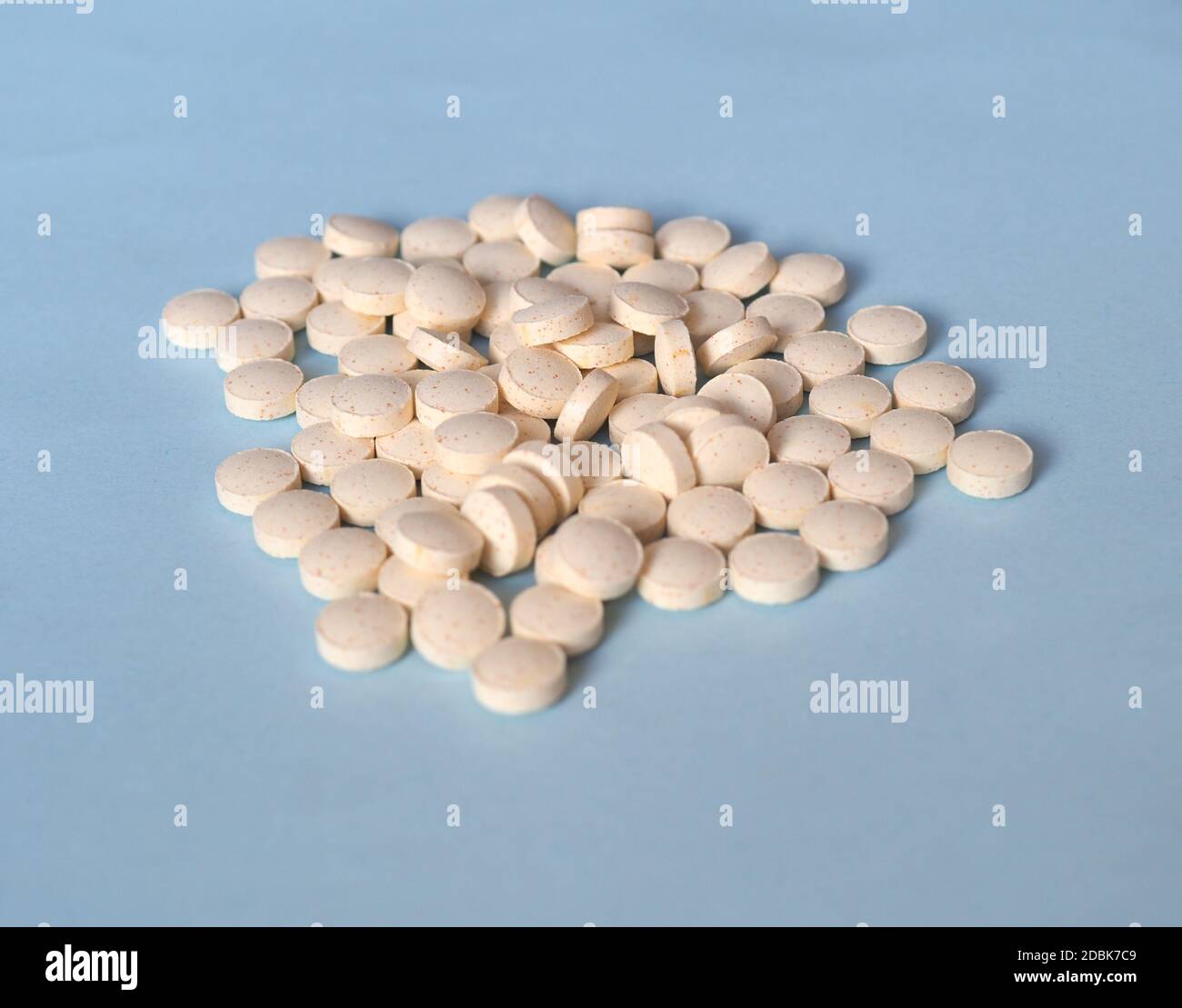 Vegetarian tables of vitamin B Complex with Vitamin D and Biotin