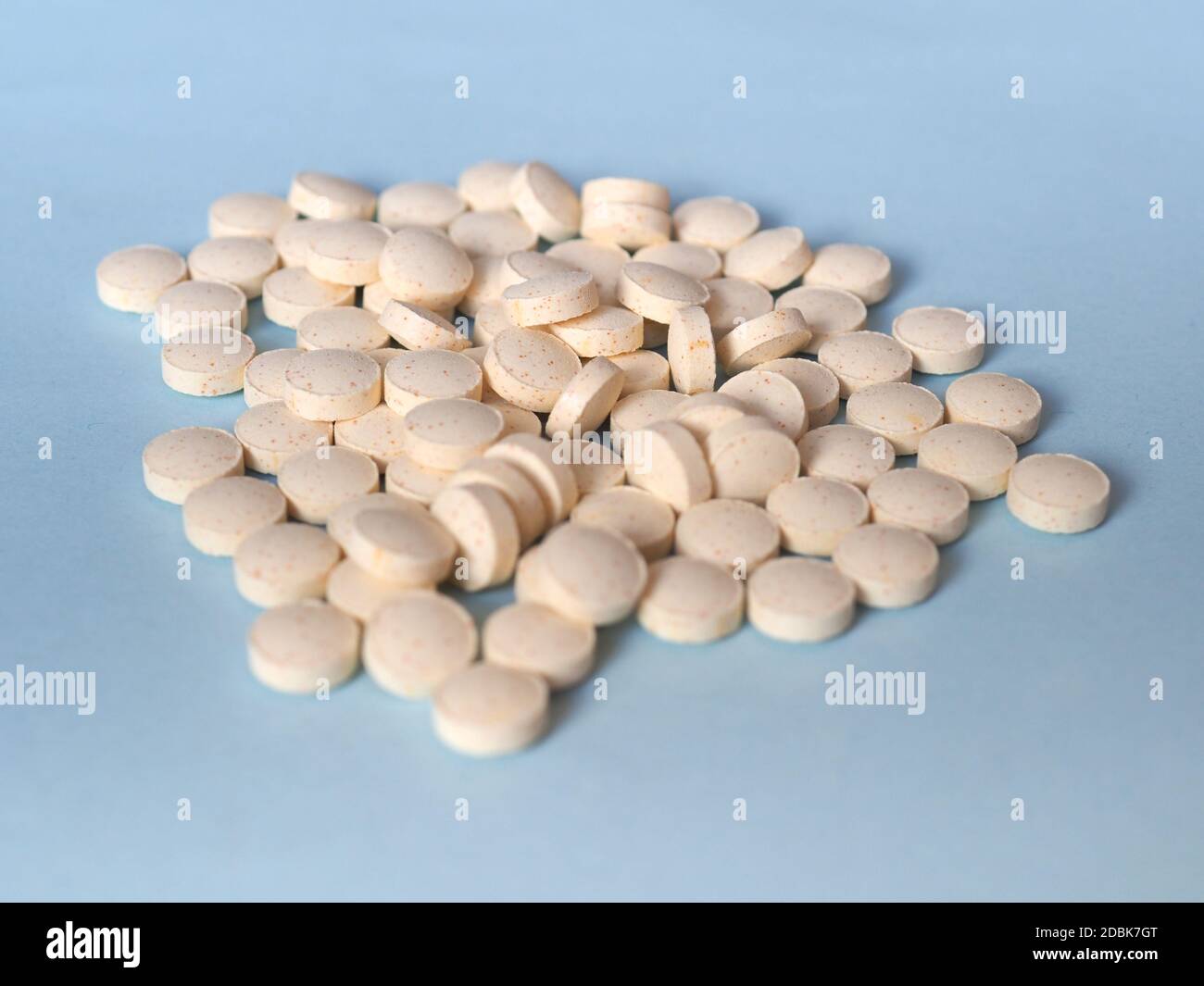 Vegetarian tables of vitamin B Complex with Vitamin D and Biotin