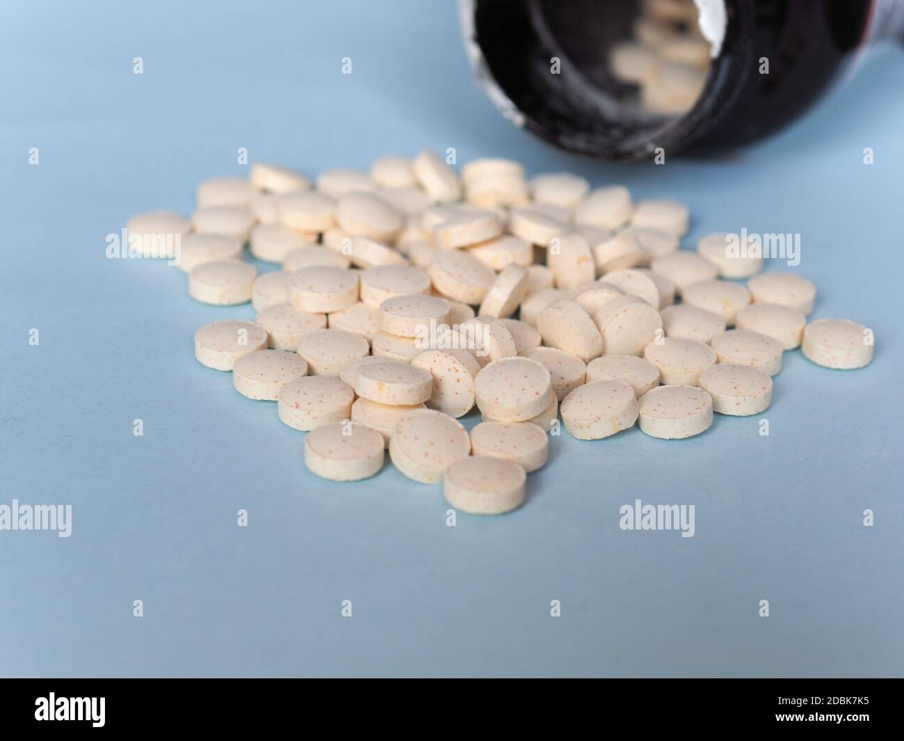 Vegetarian tables of vitamin B Complex with Vitamin D and Biotin