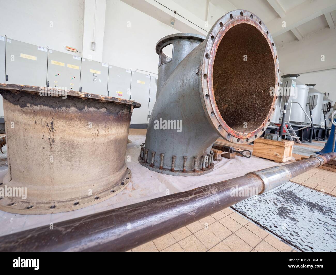 Axial pump body for pumping huge amounts of sludge water with low level