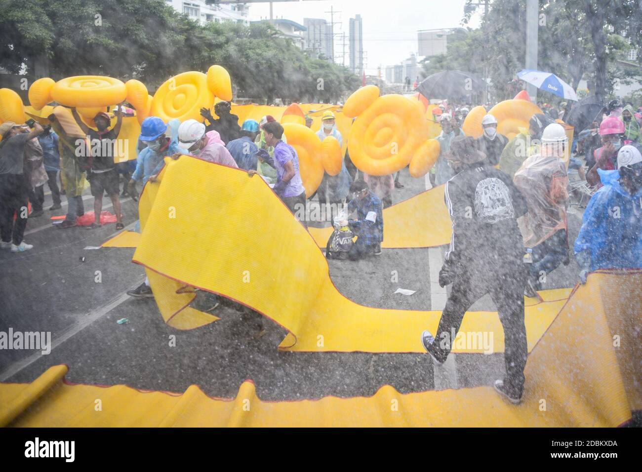 Thailand. 17th Nov, 2020. Pro-democracy protesters run for cover as police fire tear gas and water cannon during a demonstration against a charter amendment at Parliament in Bangkok. (Photo by Vichan Poti/Pacific Press) Credit: Pacific Press Media Production Corp./Alamy Live News Stock Photo