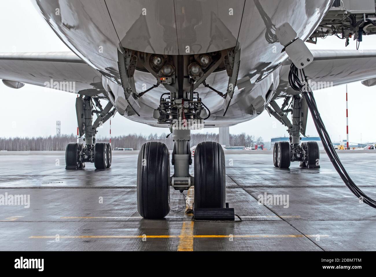 Landing gear and aircraft wheels parked at the airport, with basic power supply Stock Photo Alamy