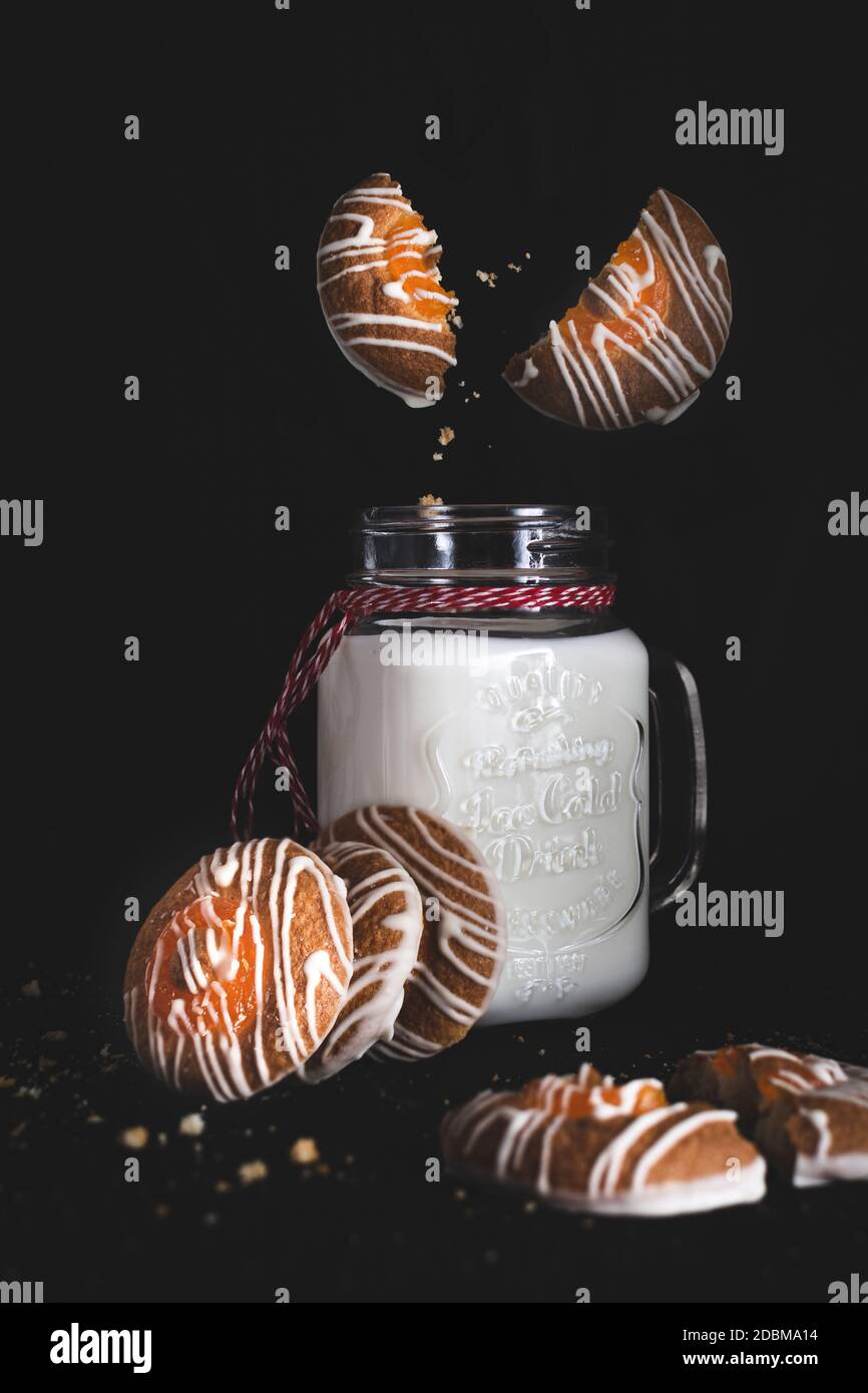 Broken biscuits hires stock photography and images Alamy