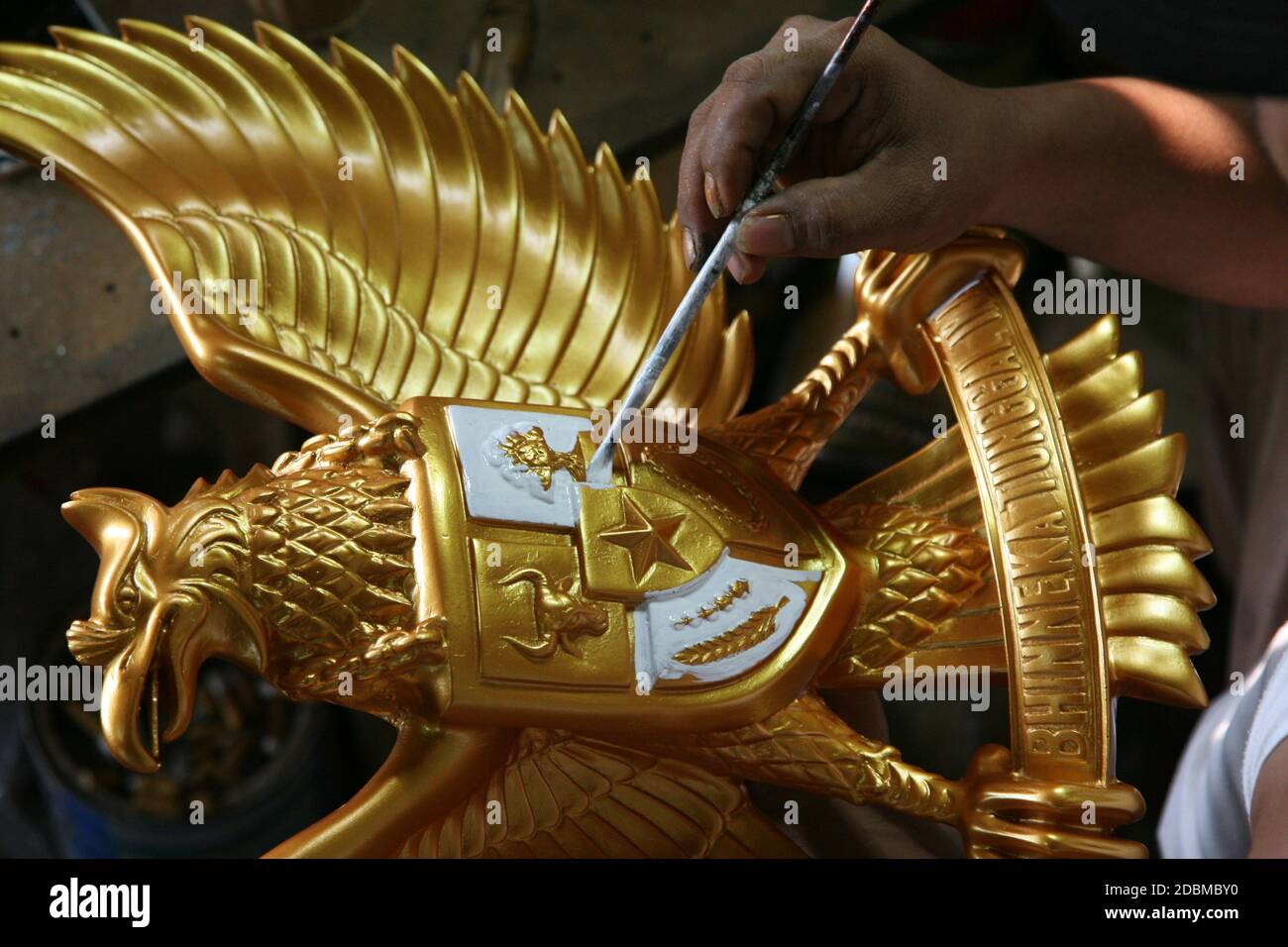 Jakarta, Indonesia. 17th Nov, 2020. Statue of the Garuda Pancasila emblem in the Kalimalang area. Empowerment of Micro Small and Medium Enterprises (MSMEs) is one of the challenges during the Covid-19 pandemic. The reason is, MSMEs are one of the economic pillars around the world. (Photo by Kuncoro Widyo Rumpoko/Pacific Press/Sipa USA) Credit: Sipa USA/Alamy Live News Stock Photo