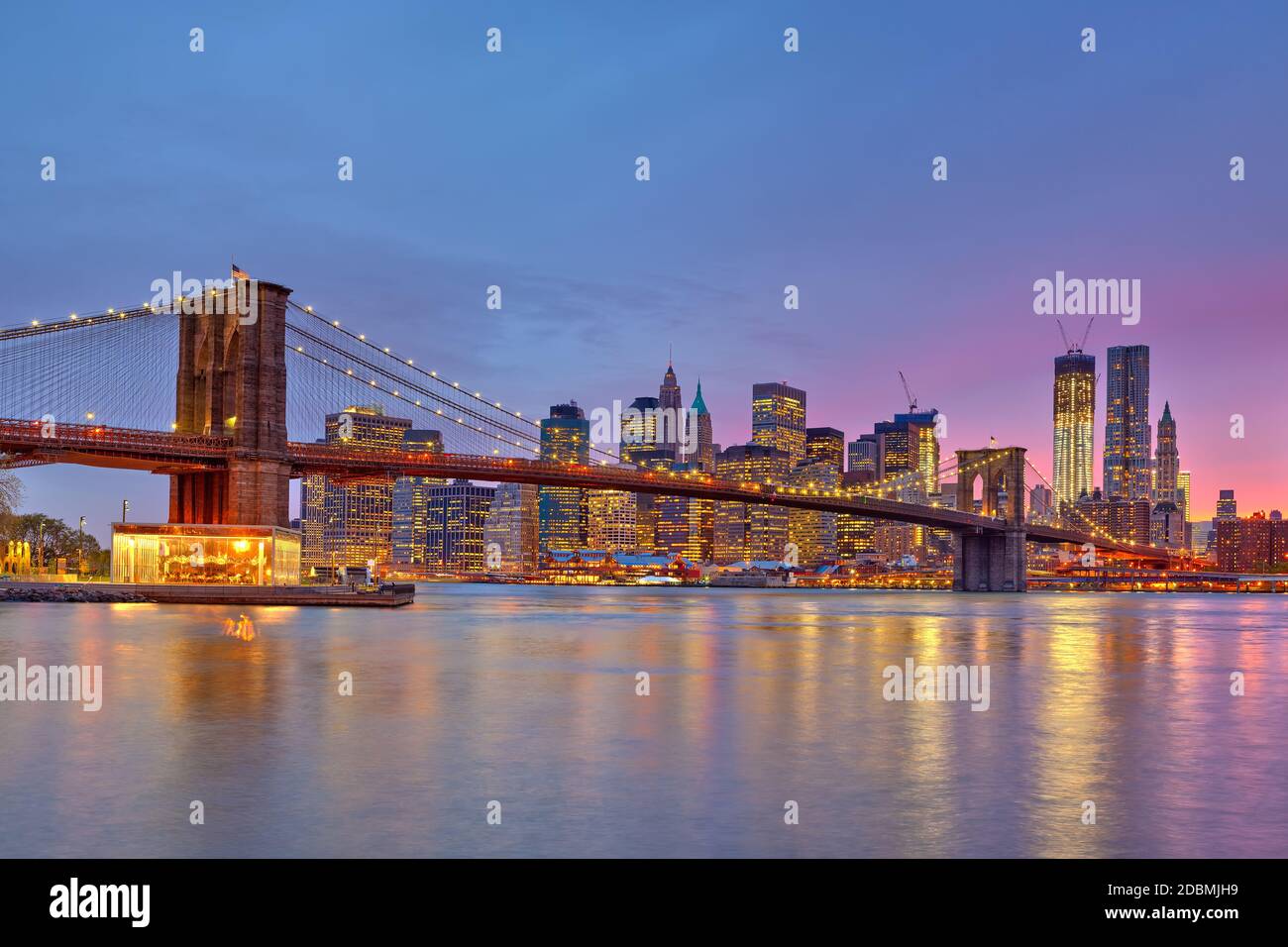 Brooklyn bridge and Manhattan at dusk, New York City Stock Photo - Alamy