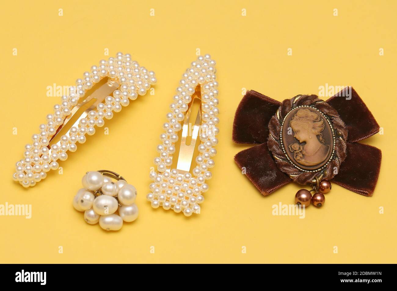 Hair pins hires stock photography and images Alamy