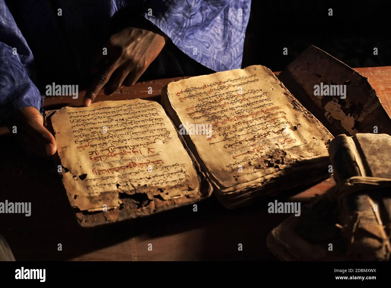 Africa /MALI /Timbuktu/ man studies  old manuscript at Fondo Kati Library in Timbuktu. Stock Photo