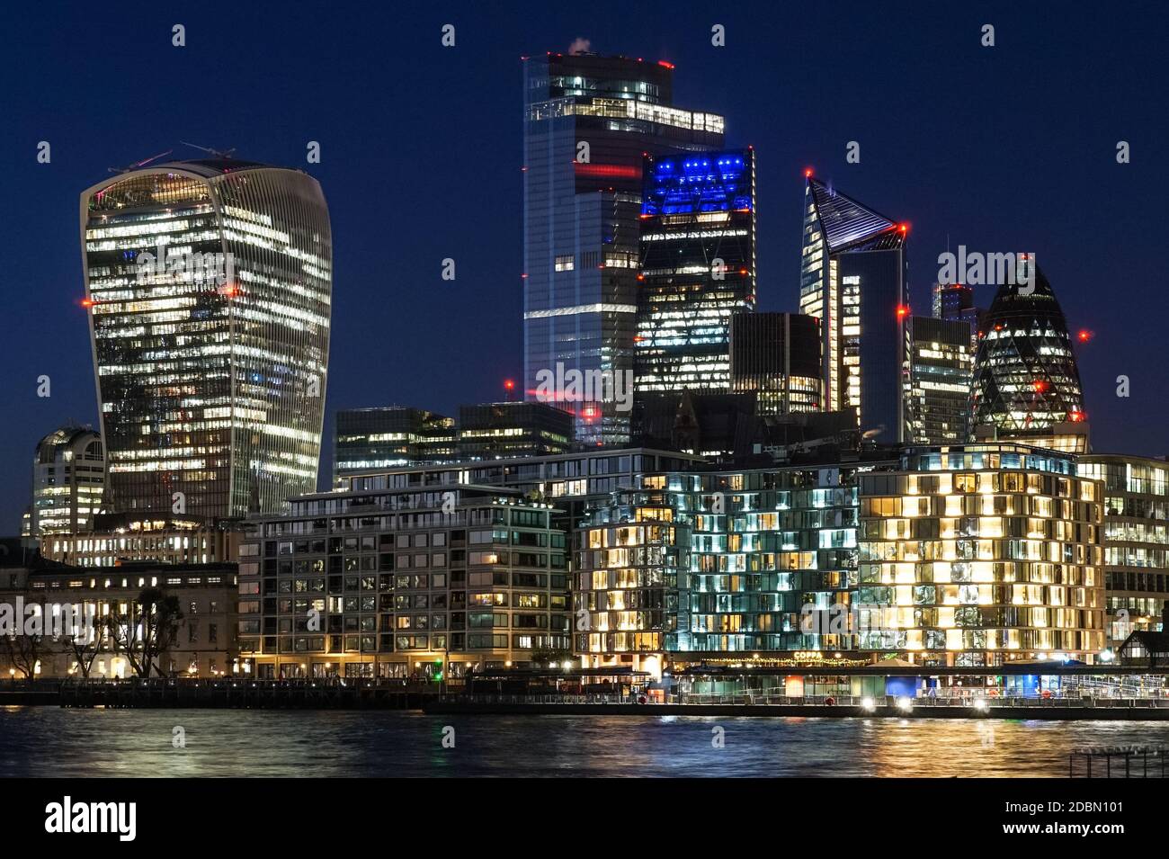 City of london skyline night hi-res stock photography and images - Alamy