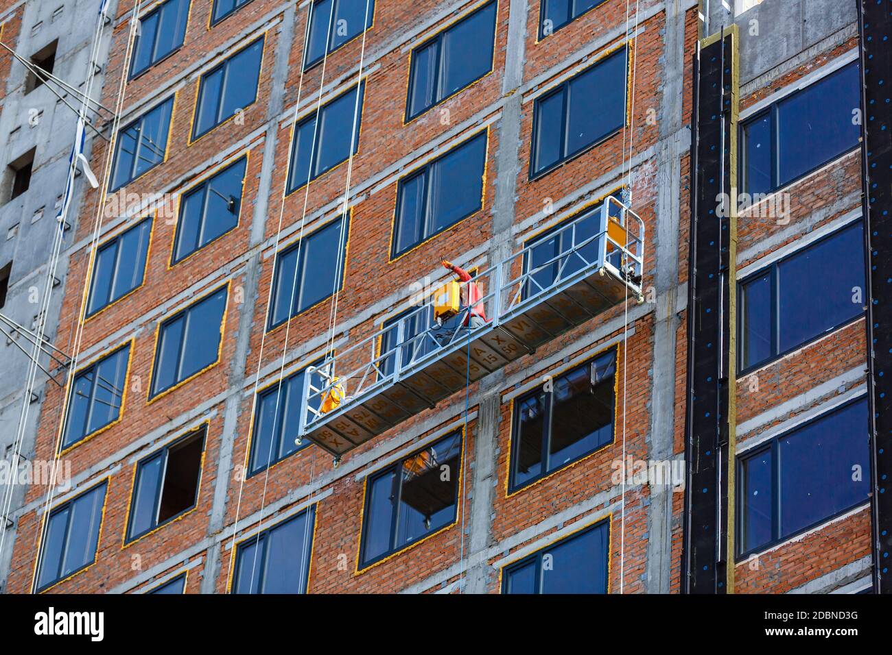 Suspended platform or cradle for construction, installation and repair