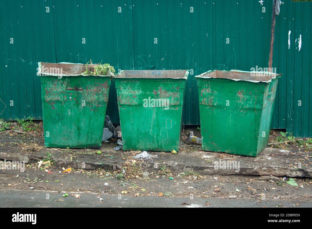 12,200+ Dirty Trash Can Stock Photos, Pictures & Royalty-Free Images -  iStock