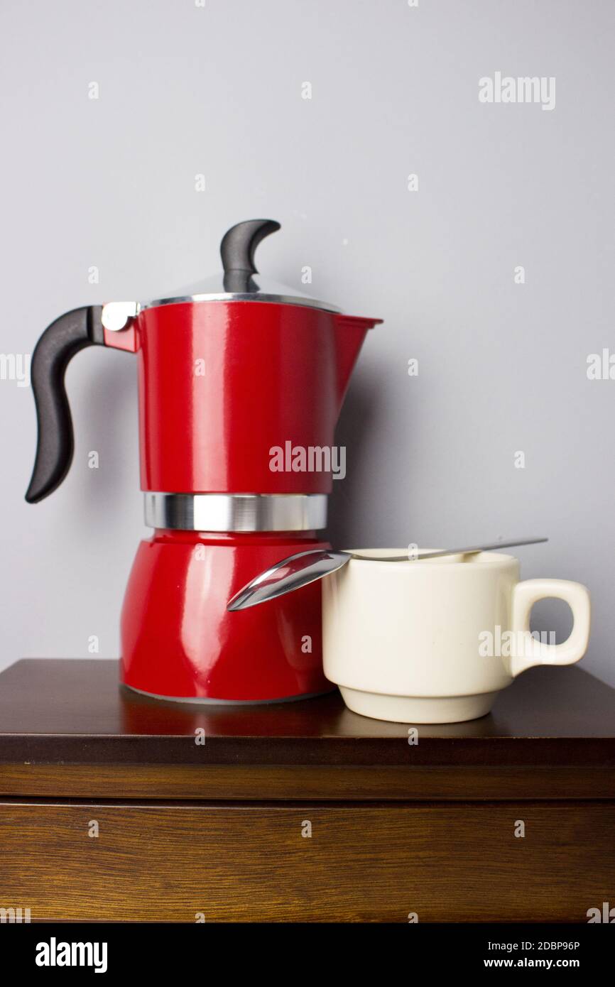 Boiling coffee pot hi-res stock photography and images - Alamy