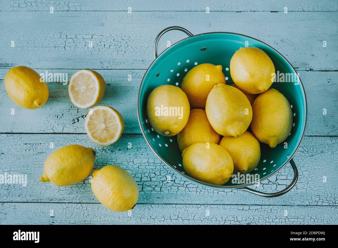 Fresh lemons in the colander: top view Stock Photo - Alamy