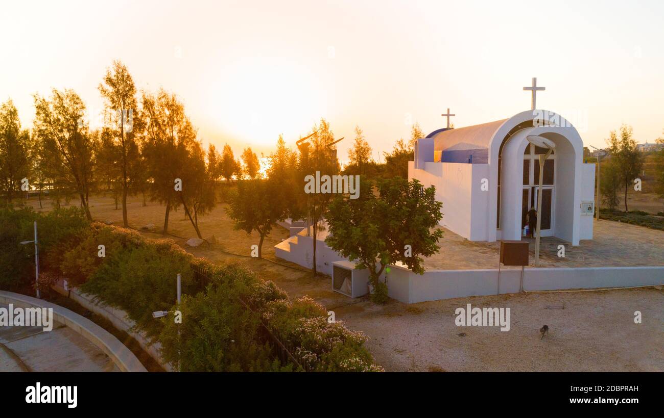 Modern white washed house hi-res stock photography and images - Alamy