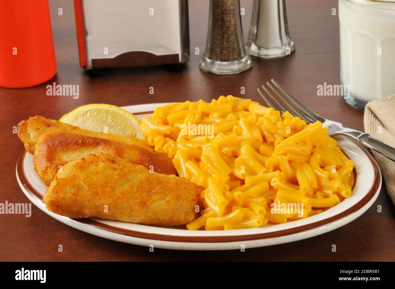 Beer battered fish sticks with macaroni and cheddar cheese Stock Photo