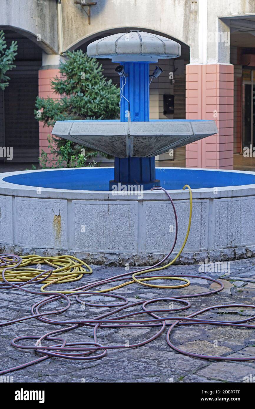 Round fountain hires stock photography and images Alamy