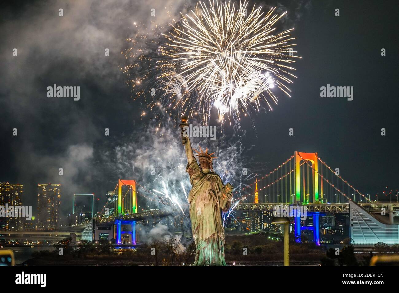 Tokyo Night View And Fireworks Odaiba Rainbow Fireworks 19 Shooting Location Tokyo Metropolitan Area Stock Photo Alamy
