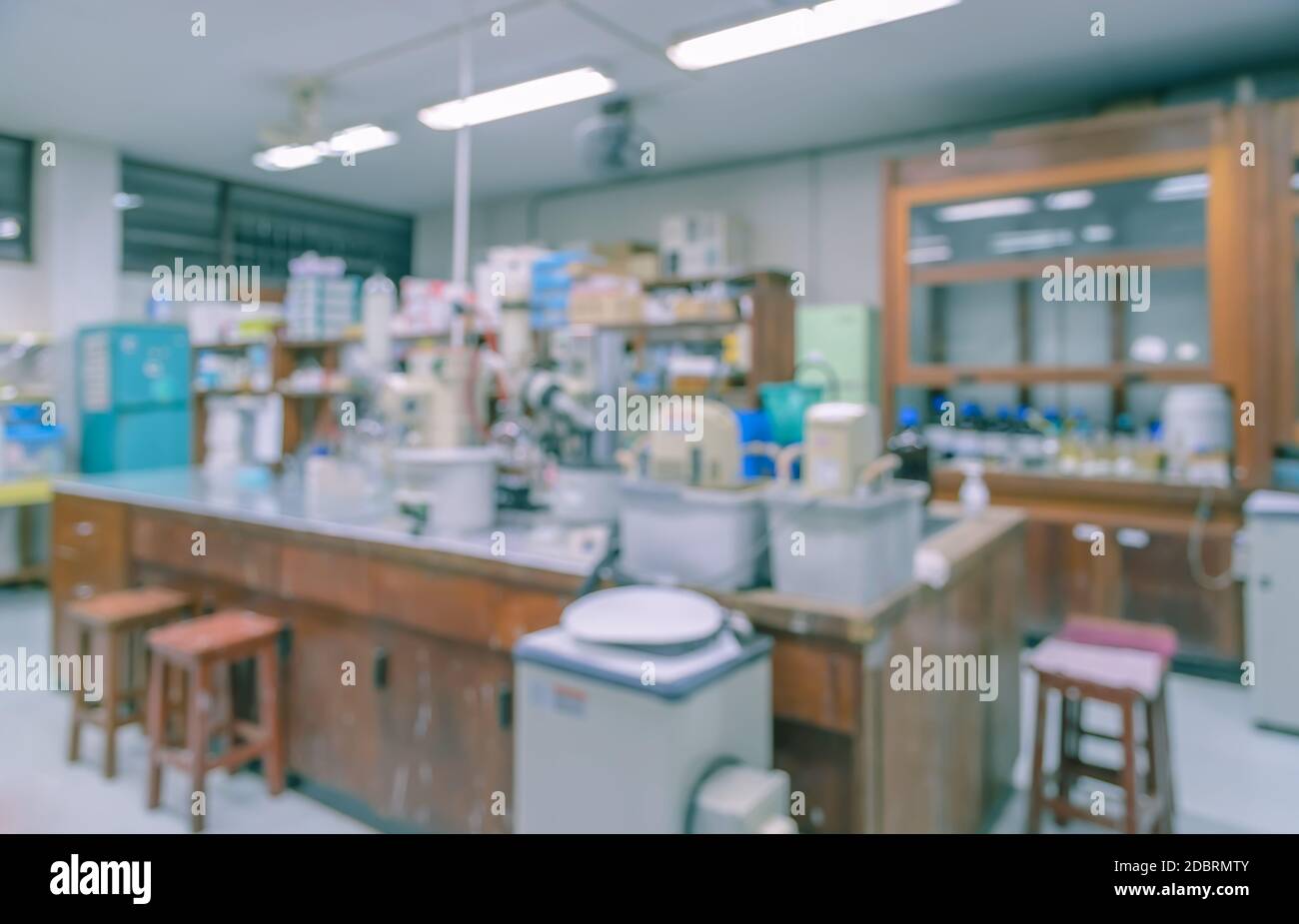 Messy laboratory hi-res stock photography and images - Alamy