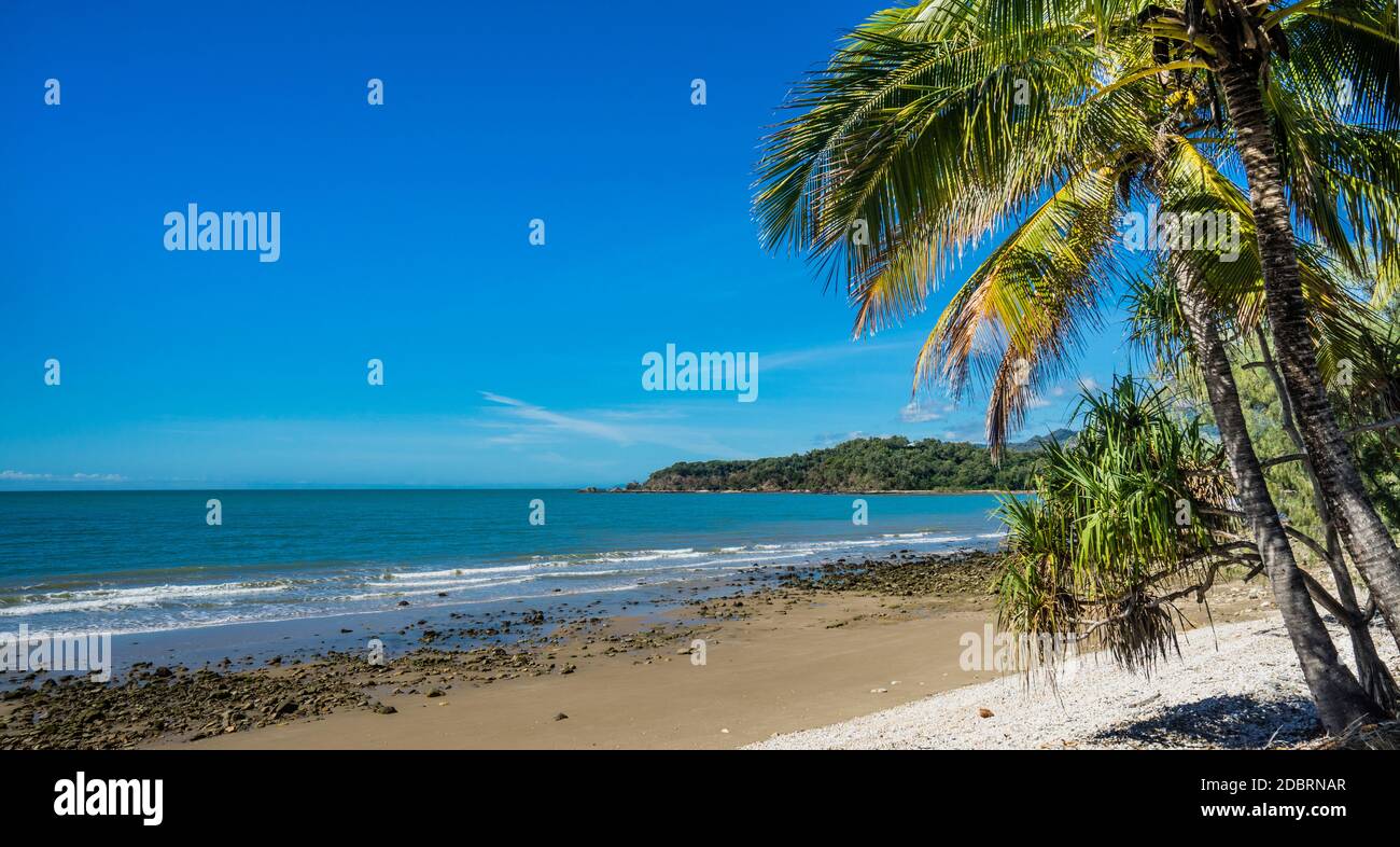Coral Sea coast between Port Douglas and Cairns, Great Barrier Reef