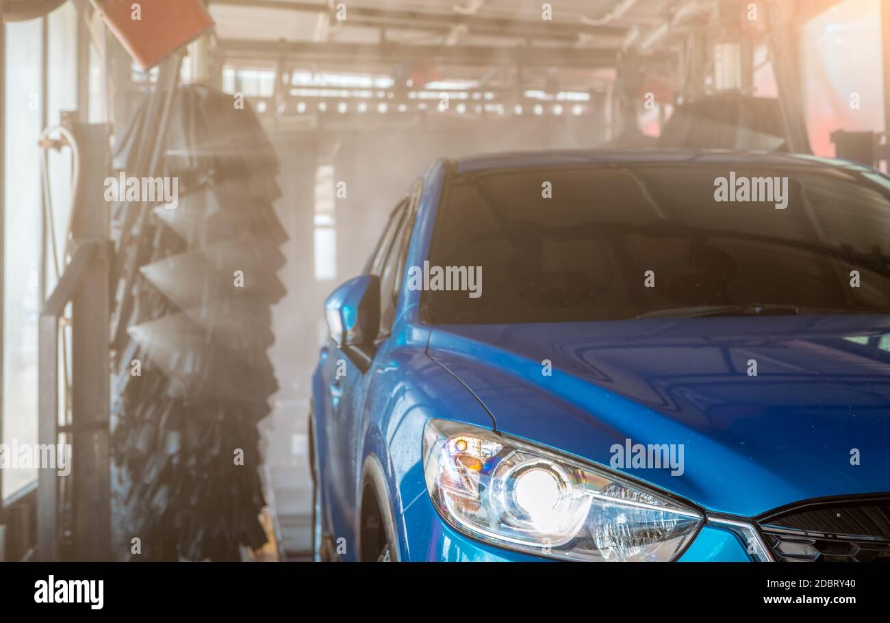 Drive thru car wash hires stock photography and images Alamy