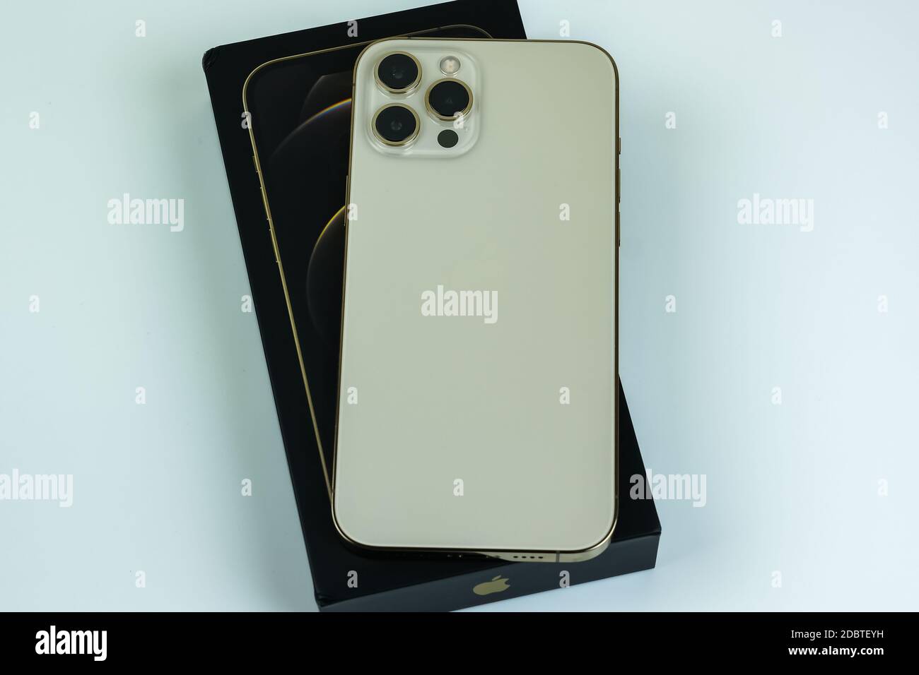 Iphone 12 Pro Max In Gold Next To Its Box Stock Photo Alamy Iphone 12 Pro Max In Gold Next To Its Box Stock Photo Alamy