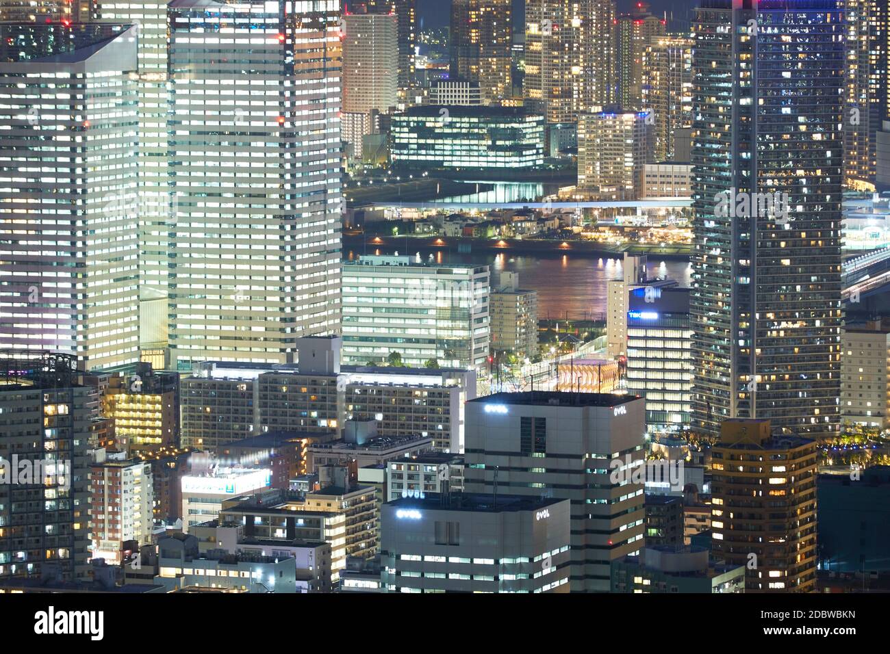 Streets In Tokyo At Night Japan Stock Photo Alamy streets-in-tokyo-at-night-japan-stock-photo-alamy