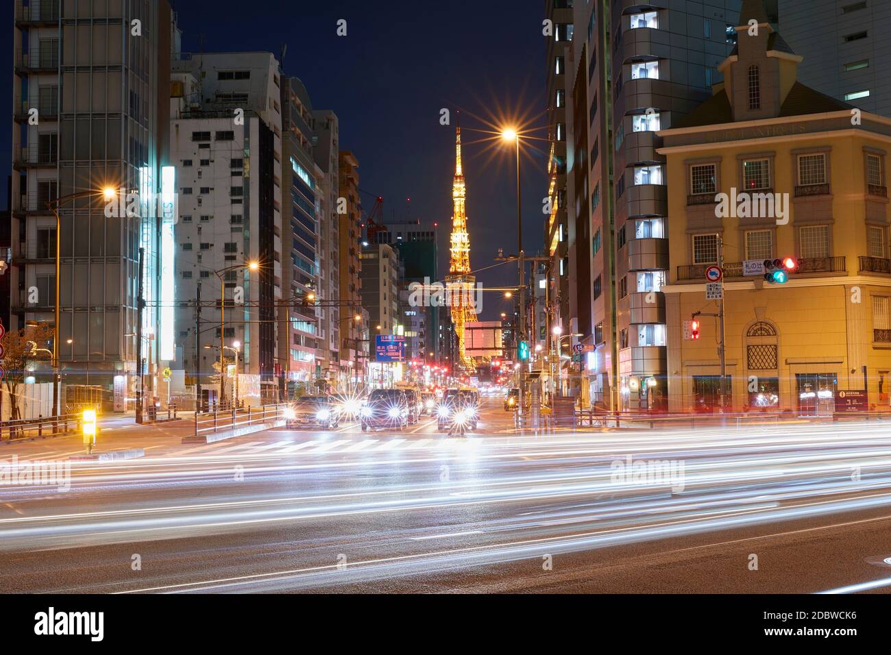 Streets In Tokyo At Night Japan Stock Photo Alamy streets-in-tokyo-at-night-japan-stock-photo-alamy