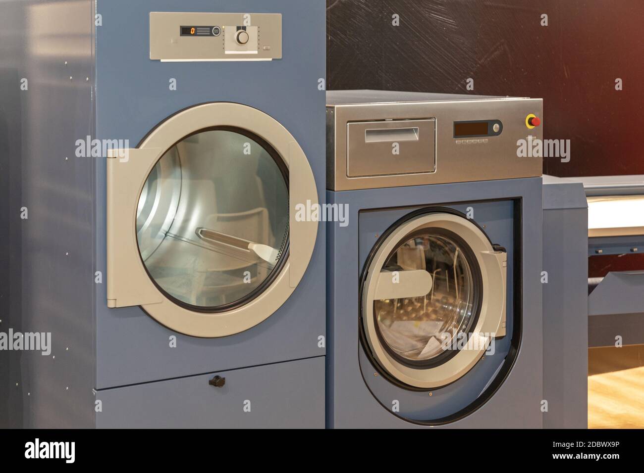 Two washing machines hires stock photography and images Alamy