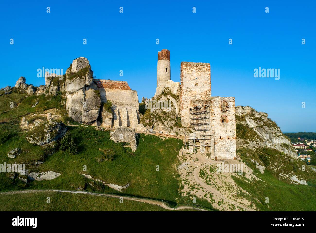Castle In Rocks Europe Medieval european castle on rocks hi-res stock photography and images ...