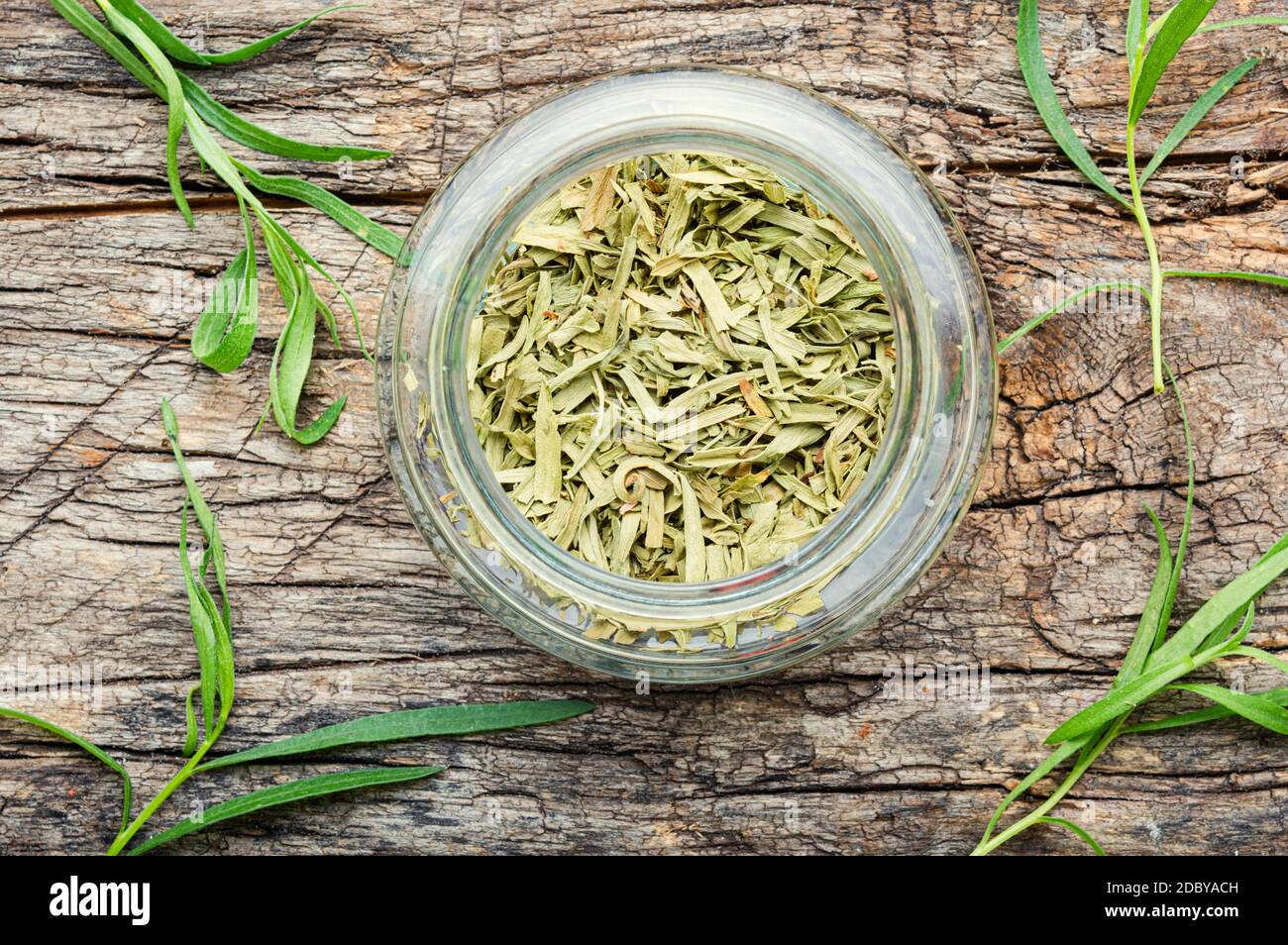 Raw and dry tarragon spice.Tarragon or Artemisia dracunculus Stock Photo Alamy