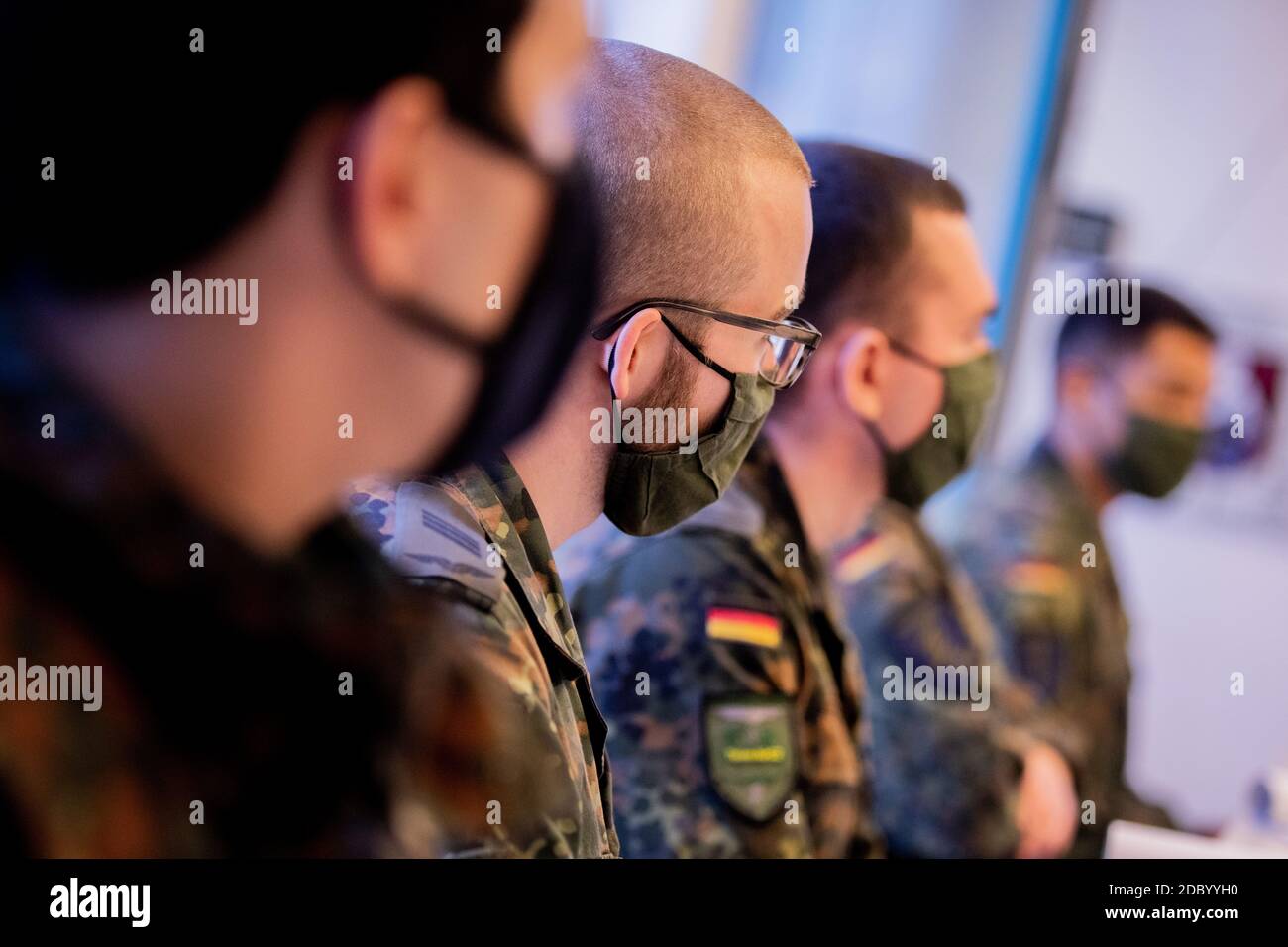 Grevenbroich, Germany. 18th Nov, 2020. Soldiers of the Bundeswehr are in training for contact tracing at the public health department. This is also where Bundeswehr soldiers are trained for Corona Aid. Credit: Rolf Vennenbernd/dpa/Alamy Live News Stock Photo
