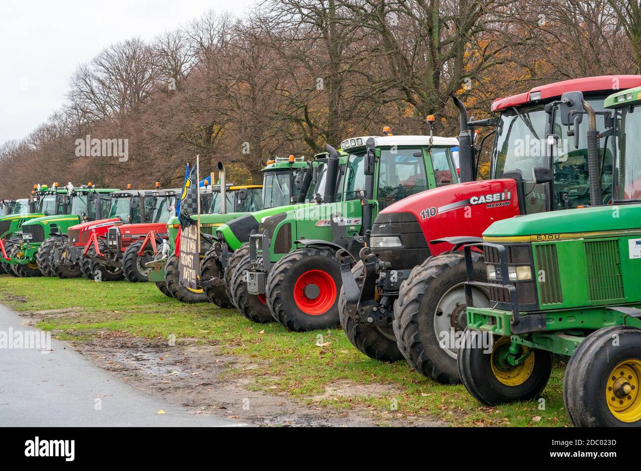 THE HAGUE, NETHERLANDS - NOVEMBER 17: Farmers are seen during a farmers protest against nitrogen policies at the Malieveld on November 17, 2020 in The Hague, Netherlands. (Photo by Jeroen Meuwsen/Orange Pictures) Stock Photo