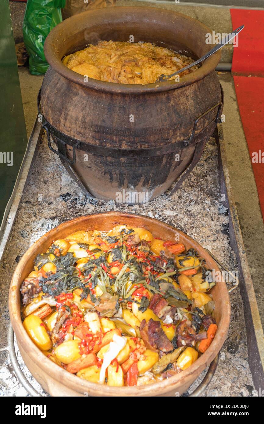 Potjie pot hi-res stock photography and images - Alamy
