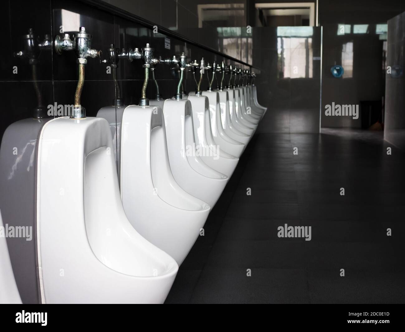 Urinal in public toilets No one to use the service for fear of virus