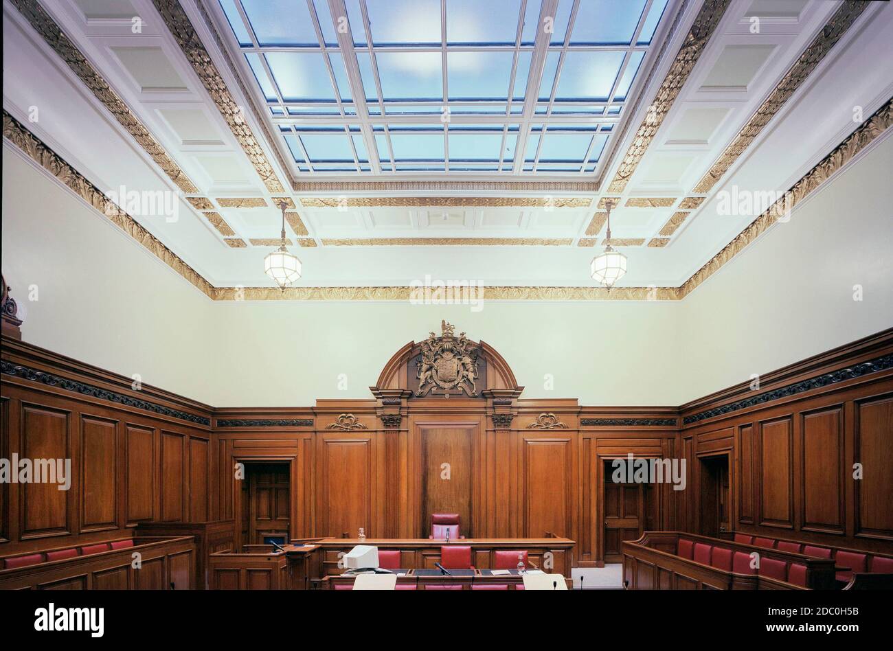 Royal courts of justice interior hi-res stock photography and images ...