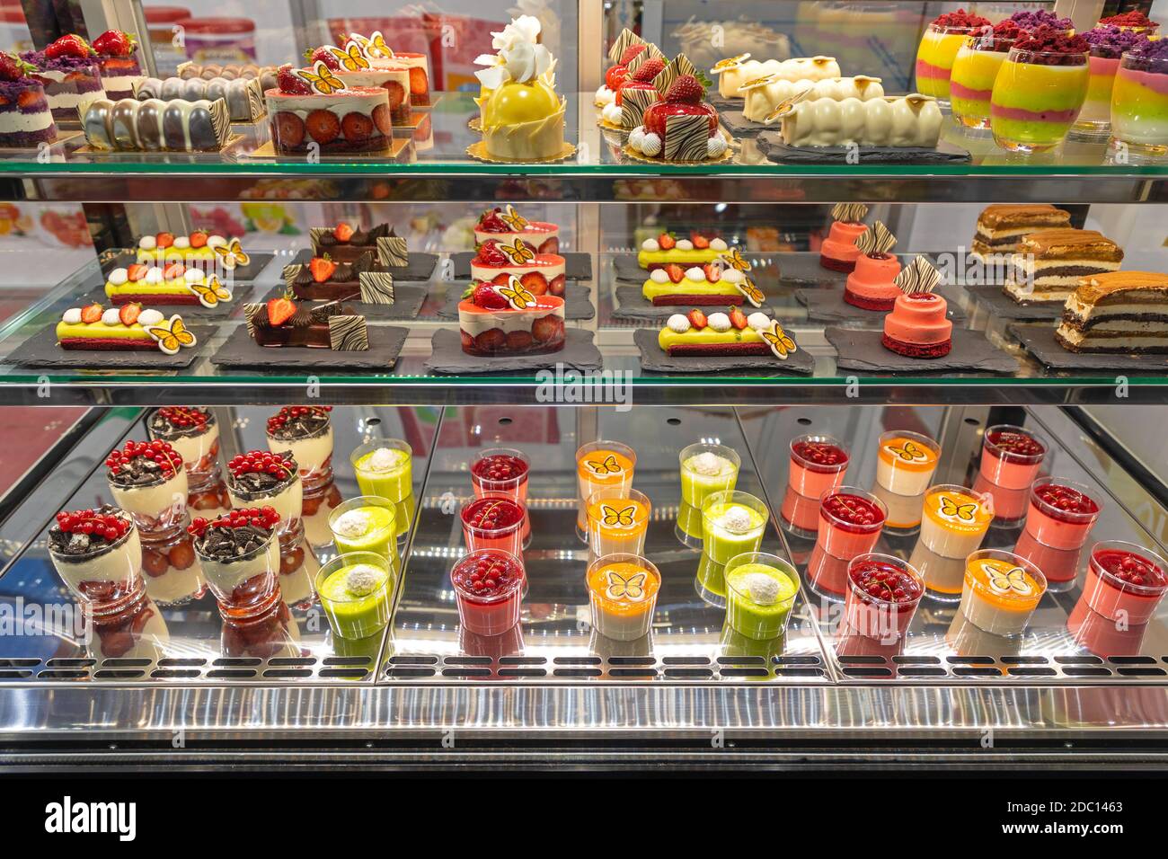 Patisserie Display High Resolution Stock Photography And Images Alamy Patisserie Display High Resolution Stock Photography And Images Alamy