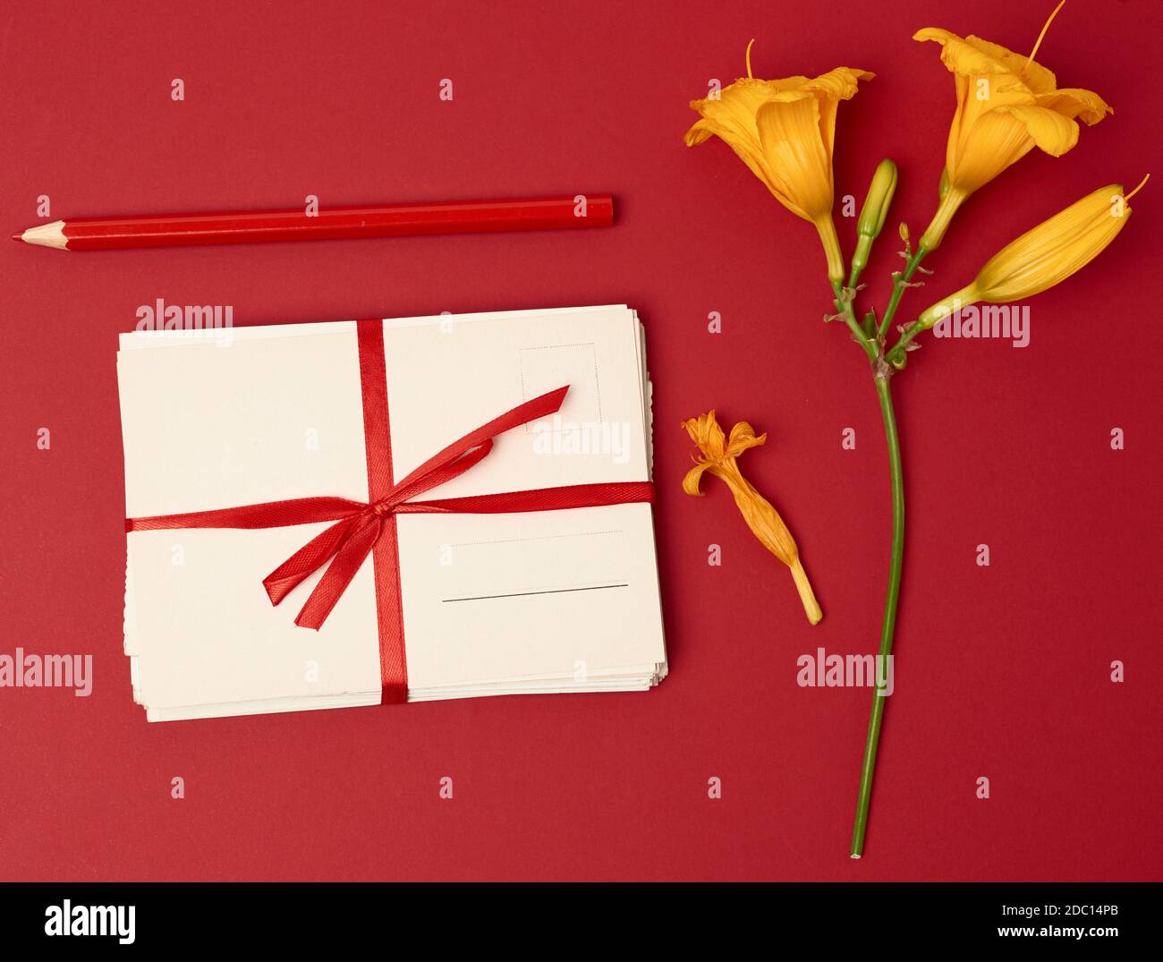Vintage stack of cards hi-res stock photography and images - Alamy