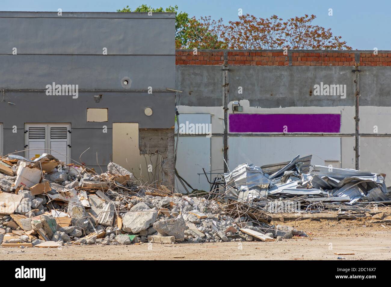 Collapsed Building Rubble Economic Decline Disaster Stock Photo - Alamy