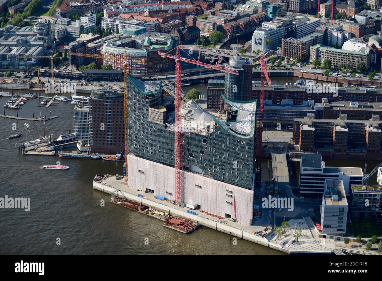 GERMANY, Hamburg, aerial view of HafenCity Harbour City at the river Elbe, with Elbphilharmonie a new Philharmonic Hall / DEUTSCHLAND, Hamburg, Hafencity, Fluß Elbe, Baustelle Elbphilharmonie im Jahr 2013 Stock Photo