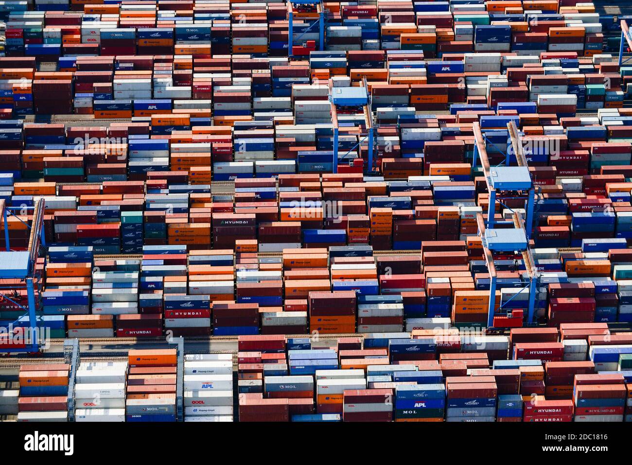 GERMANY Hamburg container harbour , CTA terminal / DEUTSCHLAND Hamburg Hafen Containerterminal Altenwerder CTA der HHLA Stock Photo