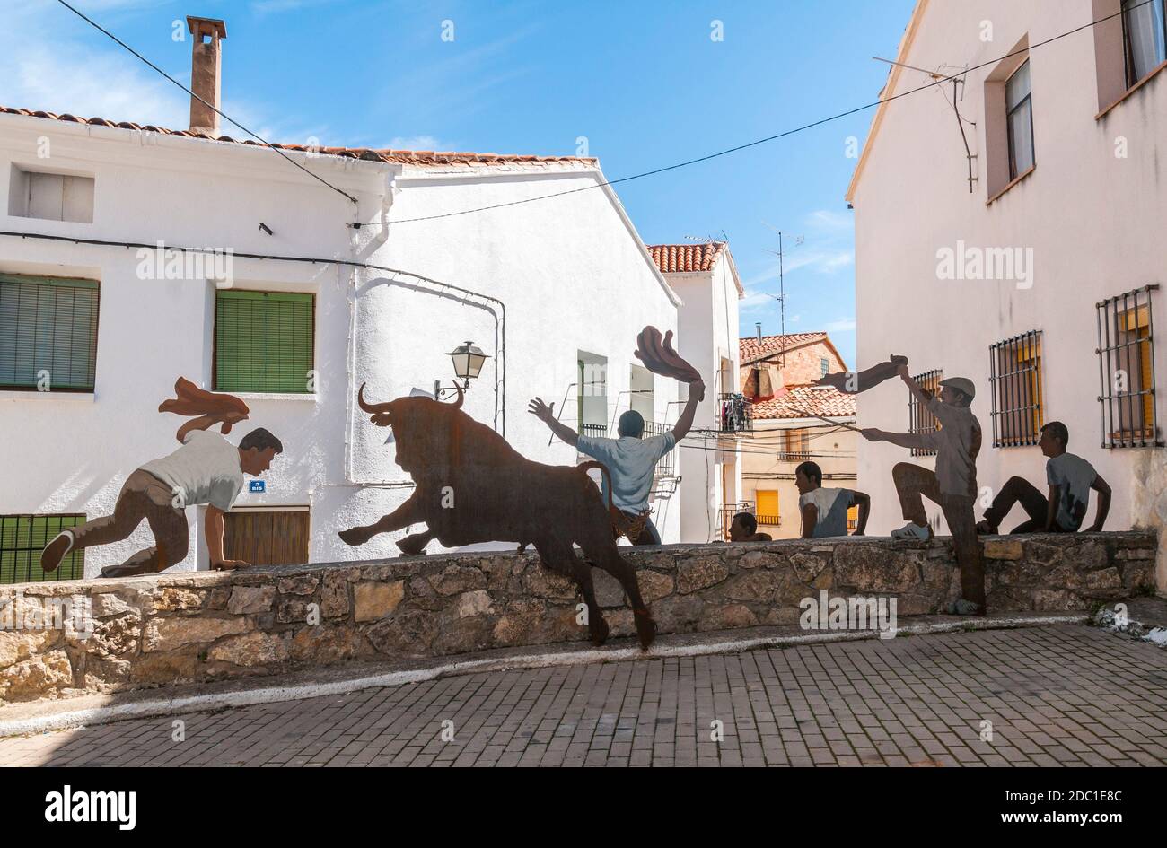 Estatuas de encierro en Cañete. Provincia de Cuenca. Castilla la Mancha.  España Stock Photo - Alamy