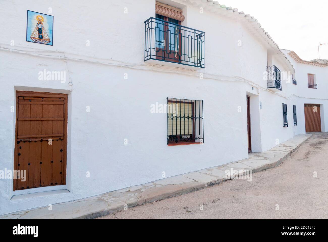 Casa encalada en Los Hinojosos. Provincia de Cuenca. Castilla la Mancha. España. Stock Photo