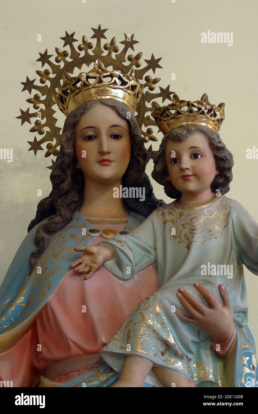Blessed Virgin Mary with baby Jesus Stock Photo - Alamy
