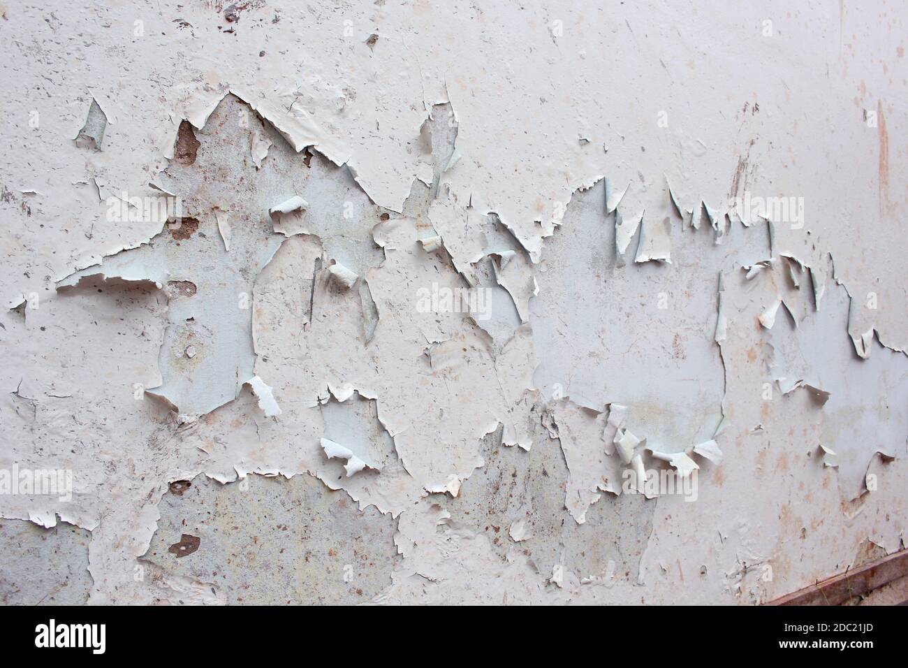 white wall with cracks, Grungy cracked white wall paint peeling off Stock Photo