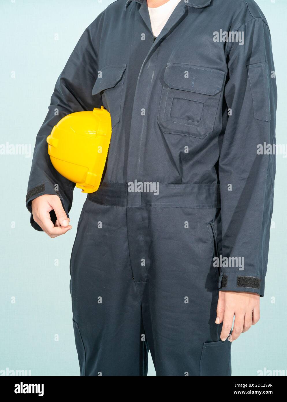 Man with yellow coverall hi-res stock photography and images - Alamy