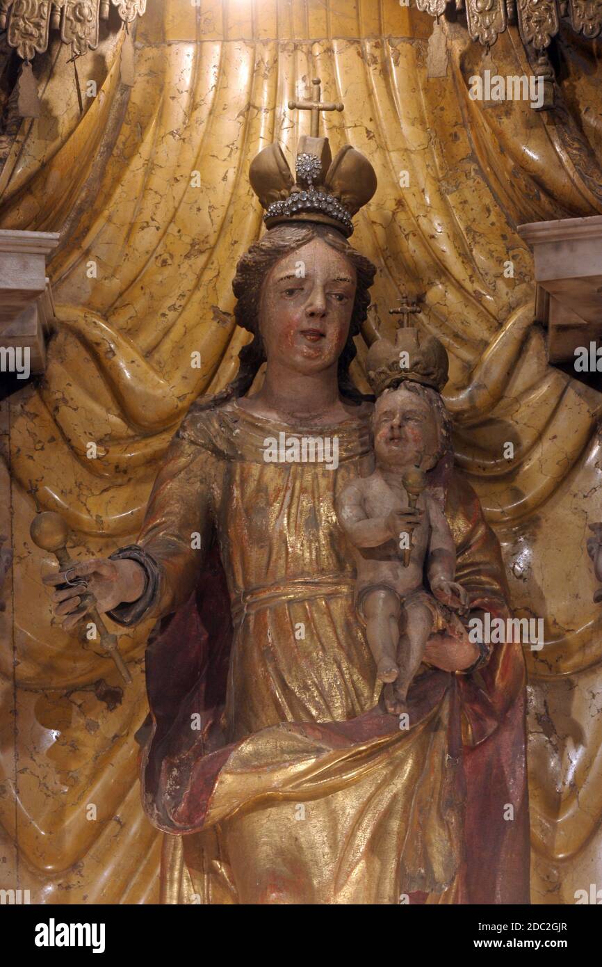 Blessed Virgin Mary with baby Jesus Stock Photo - Alamy
