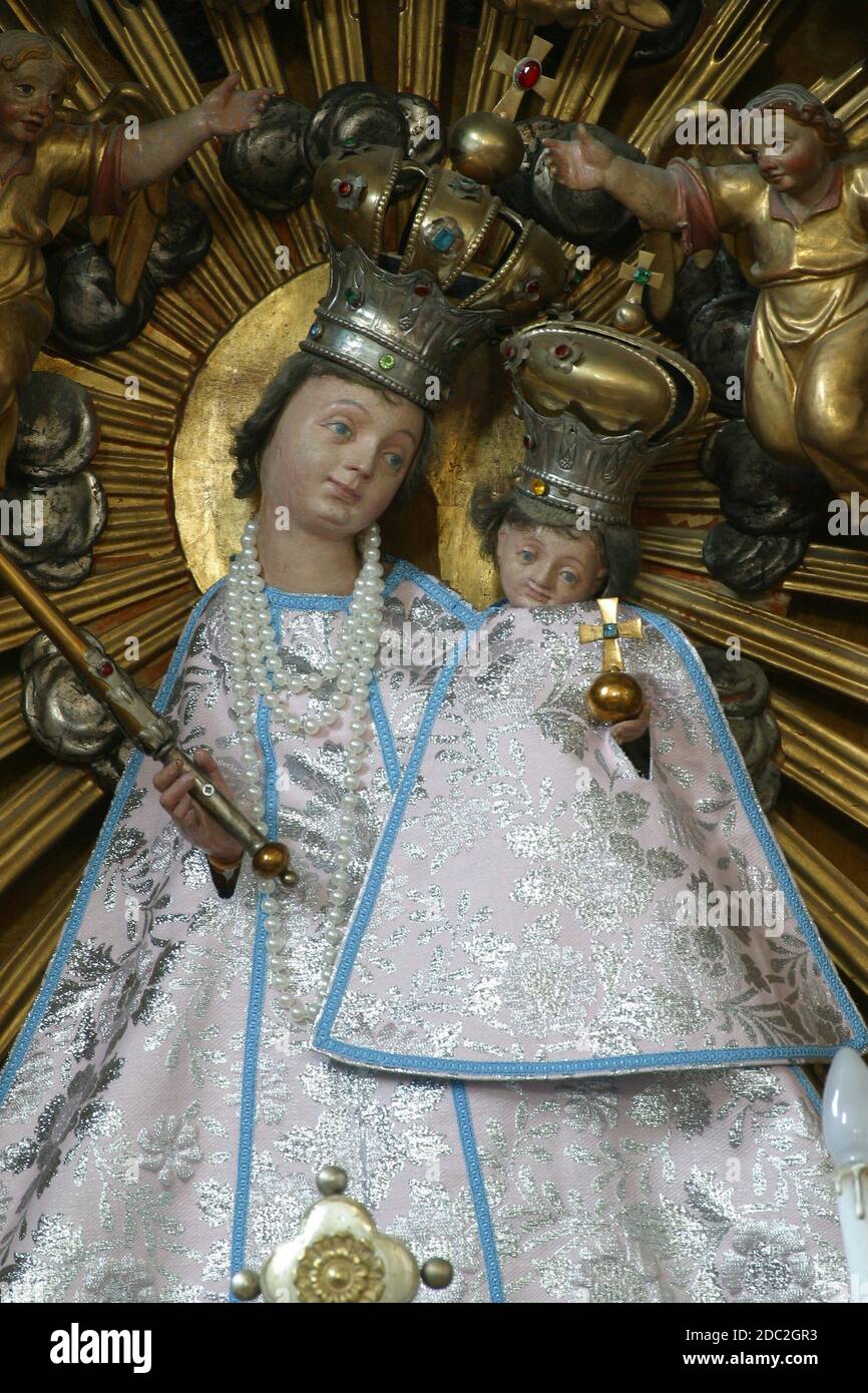 Blessed Virgin Mary with baby Jesus Stock Photo - Alamy