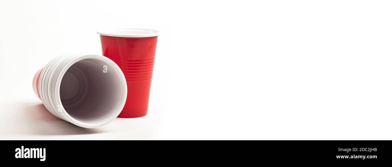 https://c8.alamy.com/comp/2DC2JHB/panoramica-from-red-plastic-cups-isolated-over-white-background-2DC2JHB.jpg