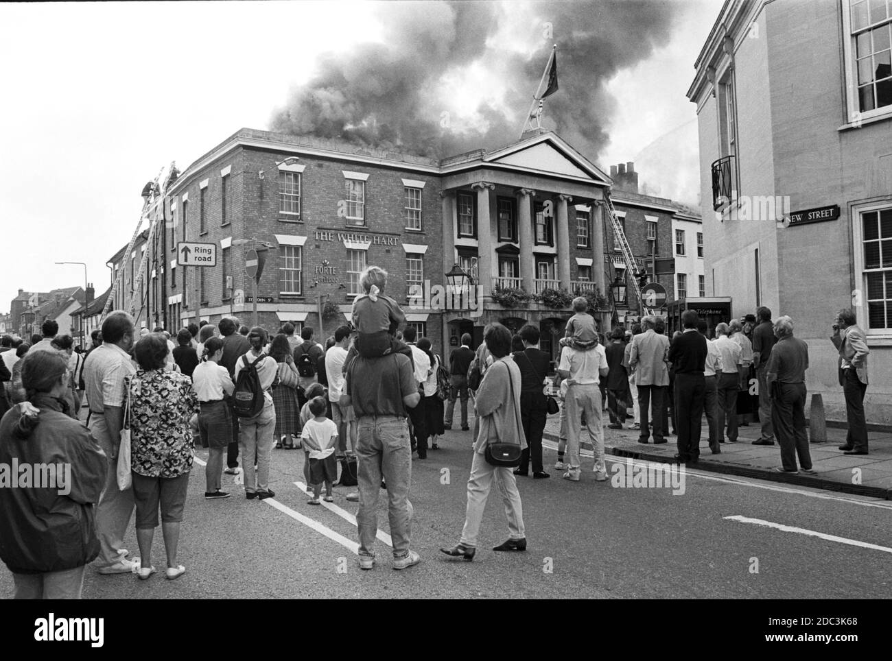The White Hart Hotel in the centre of Salisbury on fire in August 1994. Stock Photo