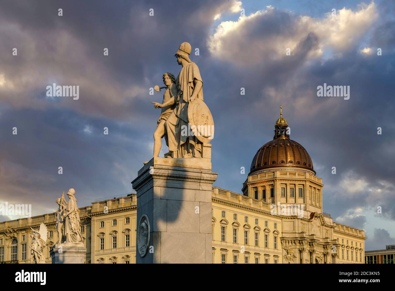 Berliner Stadtschloss, Skulptur Schlossbruecke, Berlin, Deutschland, Stock Photo